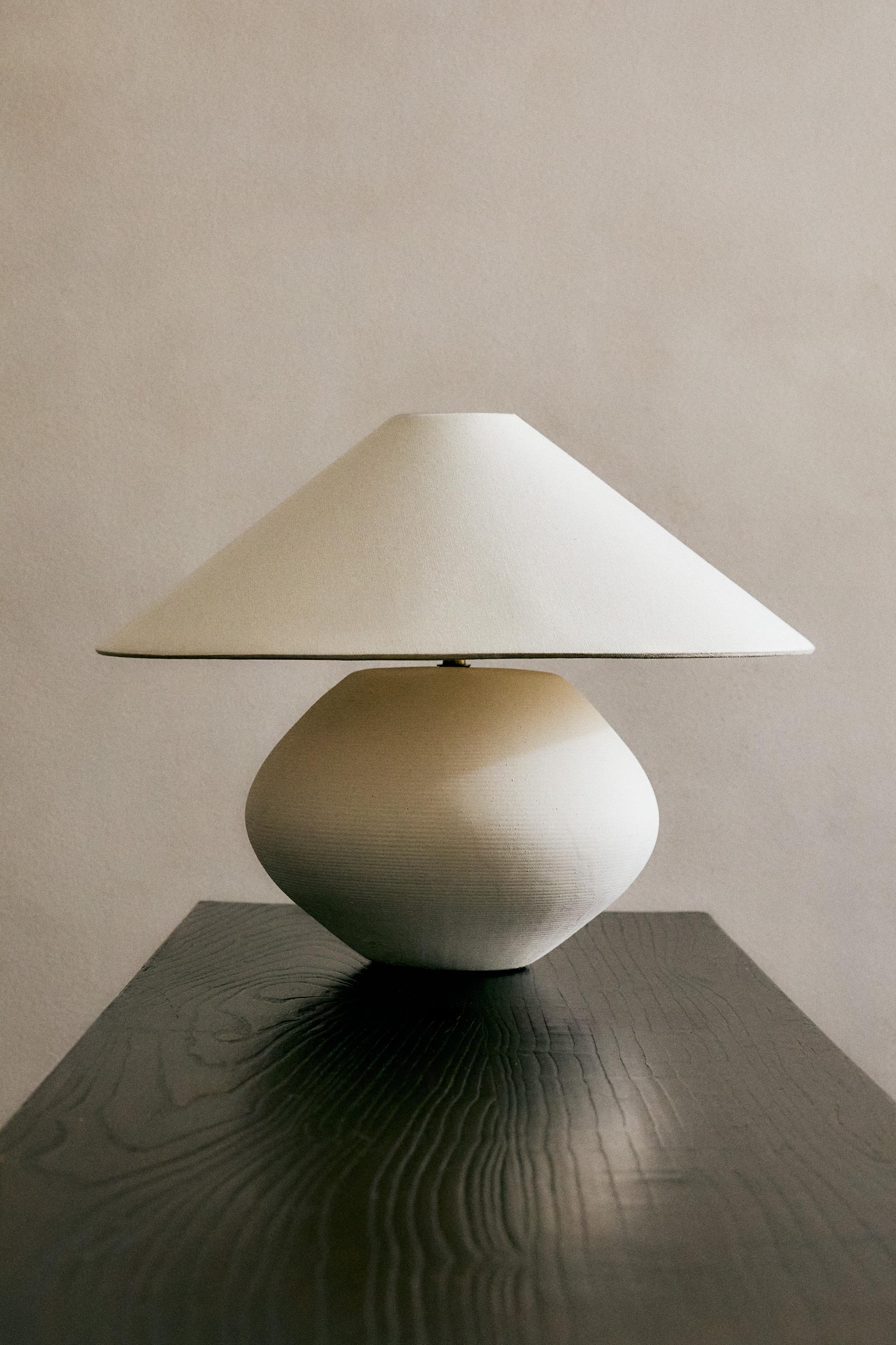 STONEWARE AND LINEN TABLE LAMP